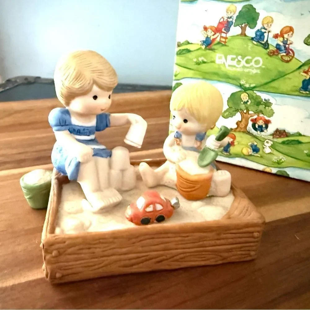 Vintage Country Cousins Figurine Polly & Skip Playing in Sandbox 1985